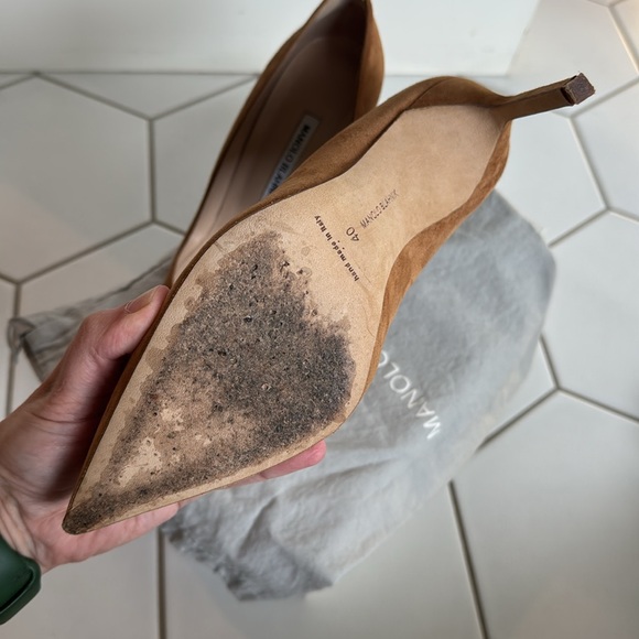 Manolo Blahnik's suede 'BB' pumps - Picture 6 of 9
